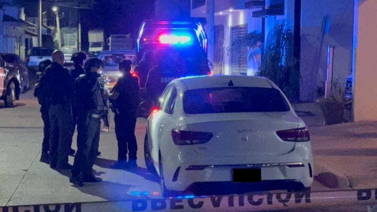 Pareja resulta herida de bala tras persecución por intento de despojo de vehículo en la Agustina Ramírez, Culiacán