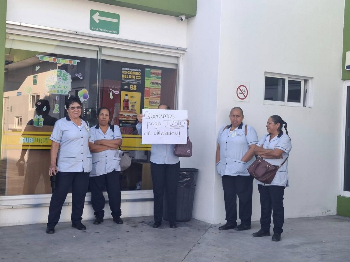 Trabajadores de gasolinera en Villa Unión se van a paro laboral por mal pago de utilidades