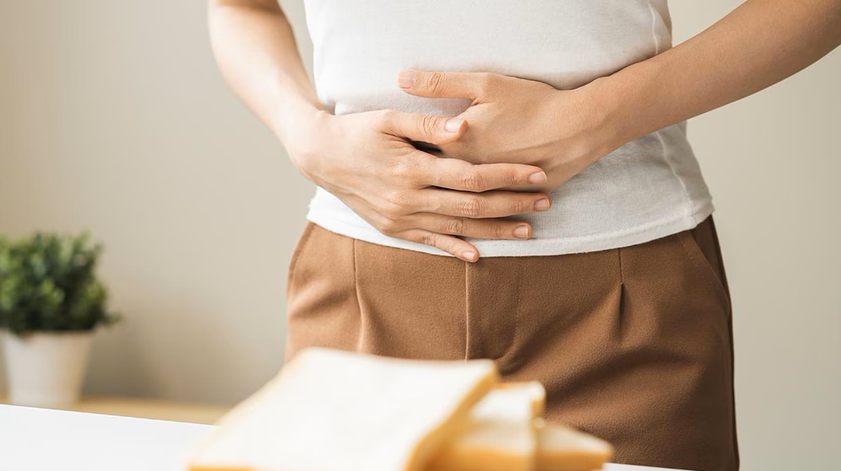 ¿Hinchado y de malas? El gluten podría ser tu enemigo, conoce qué es la subestimada enfermedad celiaca