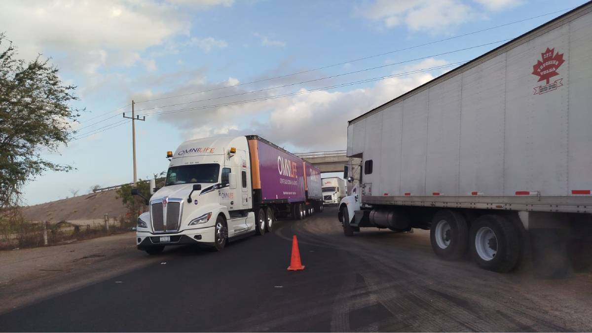 ‘Estuvimos tres horas varados con niños’; reabren la Maxipista Mazatlán-Culiacán tras bloqueo por violencia