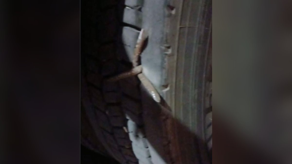 Reportan unidades dañadas por ponchallantas en Batamote