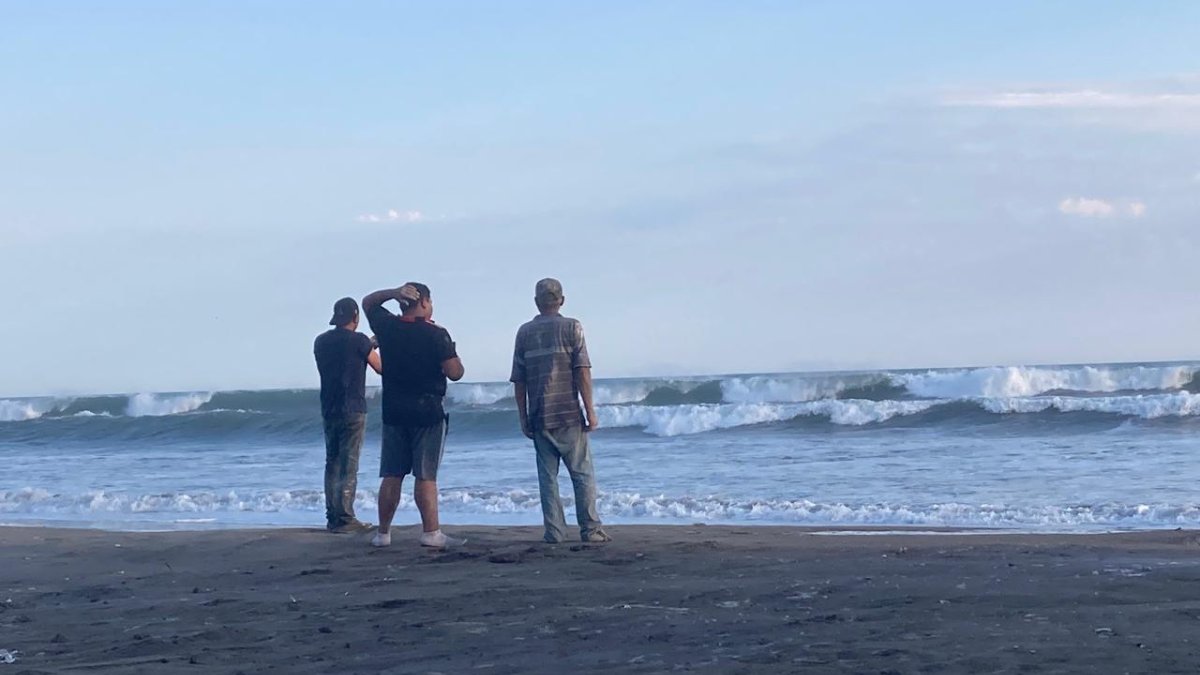 Prohíben ingresar al mar en Las Glorias y Bellavista por fuerte oleaje en Guasave, Sinaloa