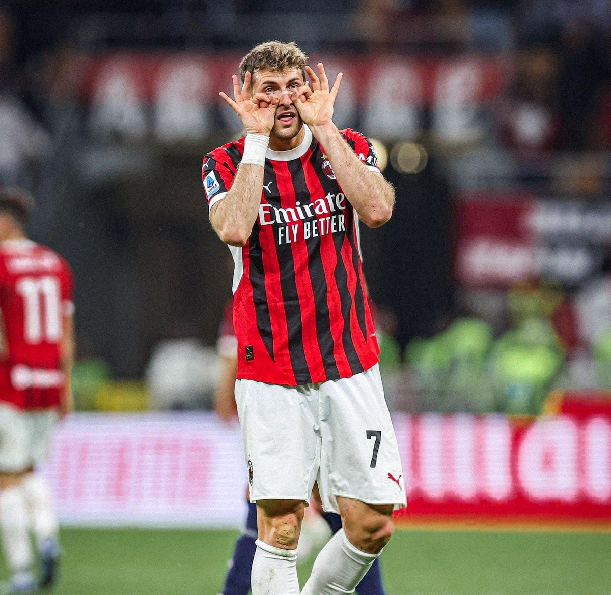 Santiago Giménez logra doblete y es factor en remontada del AC Milan