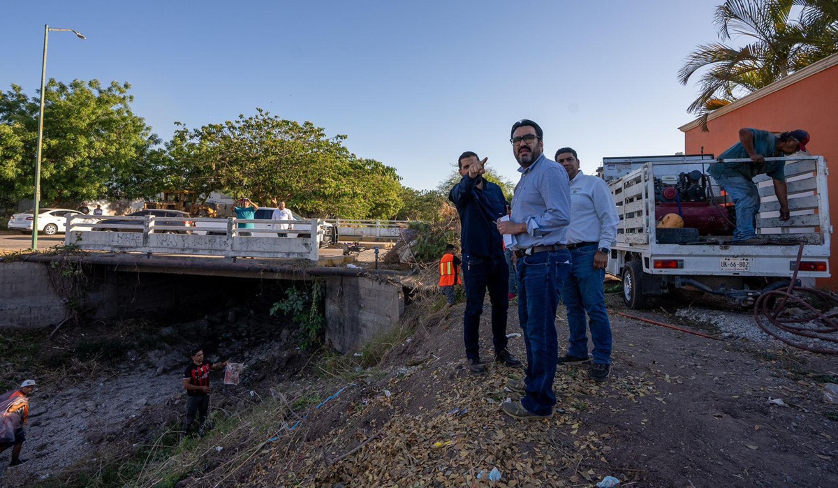 Gámez Mendívil supervisa trabajos de limpieza en cuerpos de agua ante la formación de ‘Alvin’