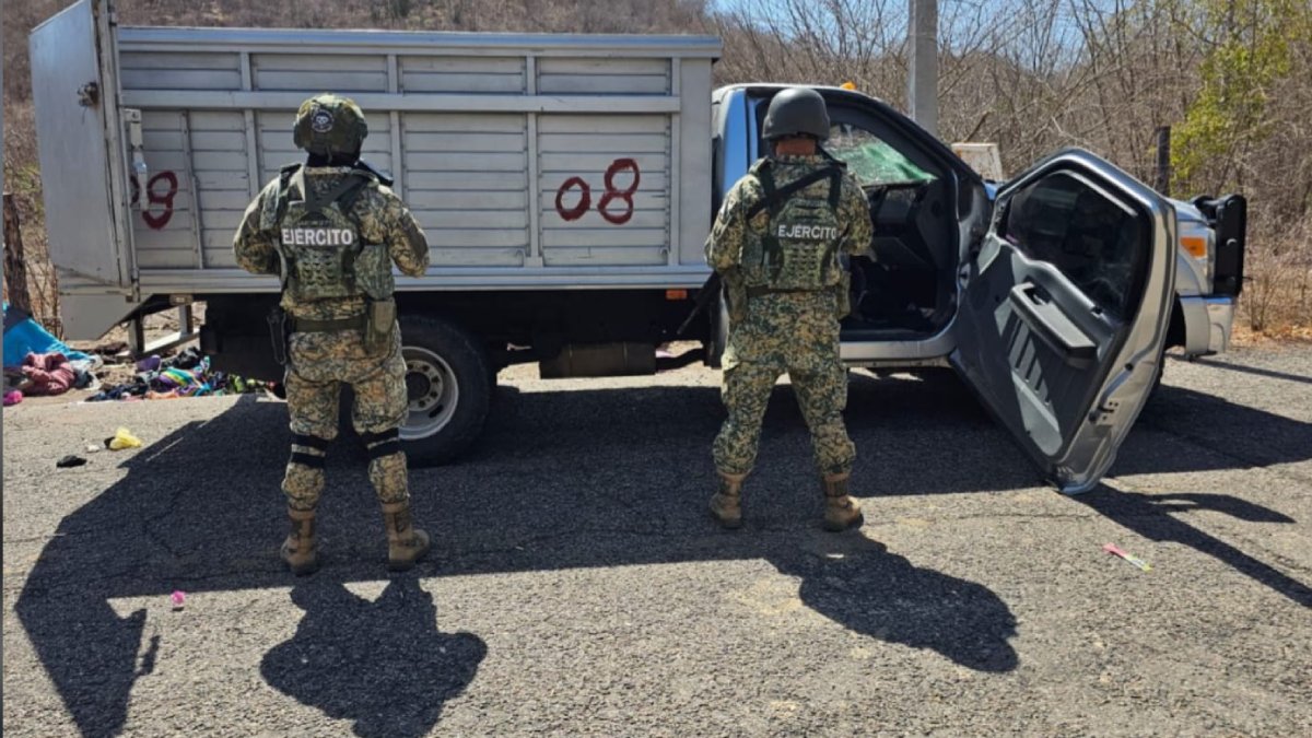 Aseguran camioneta de redilas blindada y armas, en agresión al Ejército en Tepuche