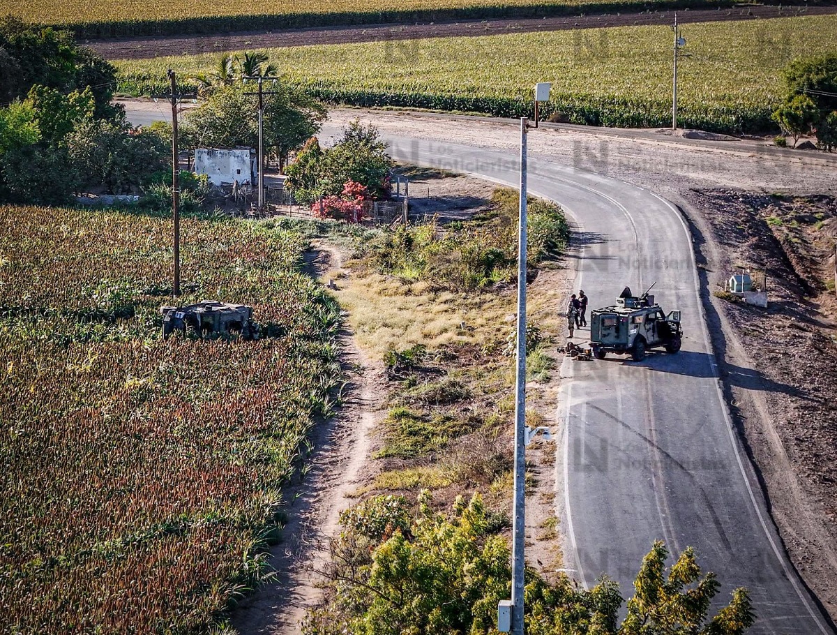 Vuelca vehículo blindado de la Defensa en balacera de La Palma, Navolato; trasladan a lesionados en helicóptero