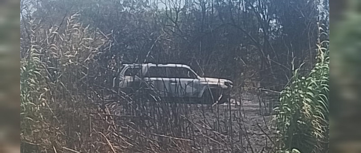 Encuentran vehículo calcinado en el interior del panteón de Chinitos, Angostura