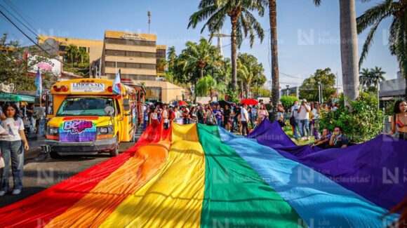 La Bella y Vibra Radio presentes en la 12va edición de la marcha de la diversidad en Culiacán
