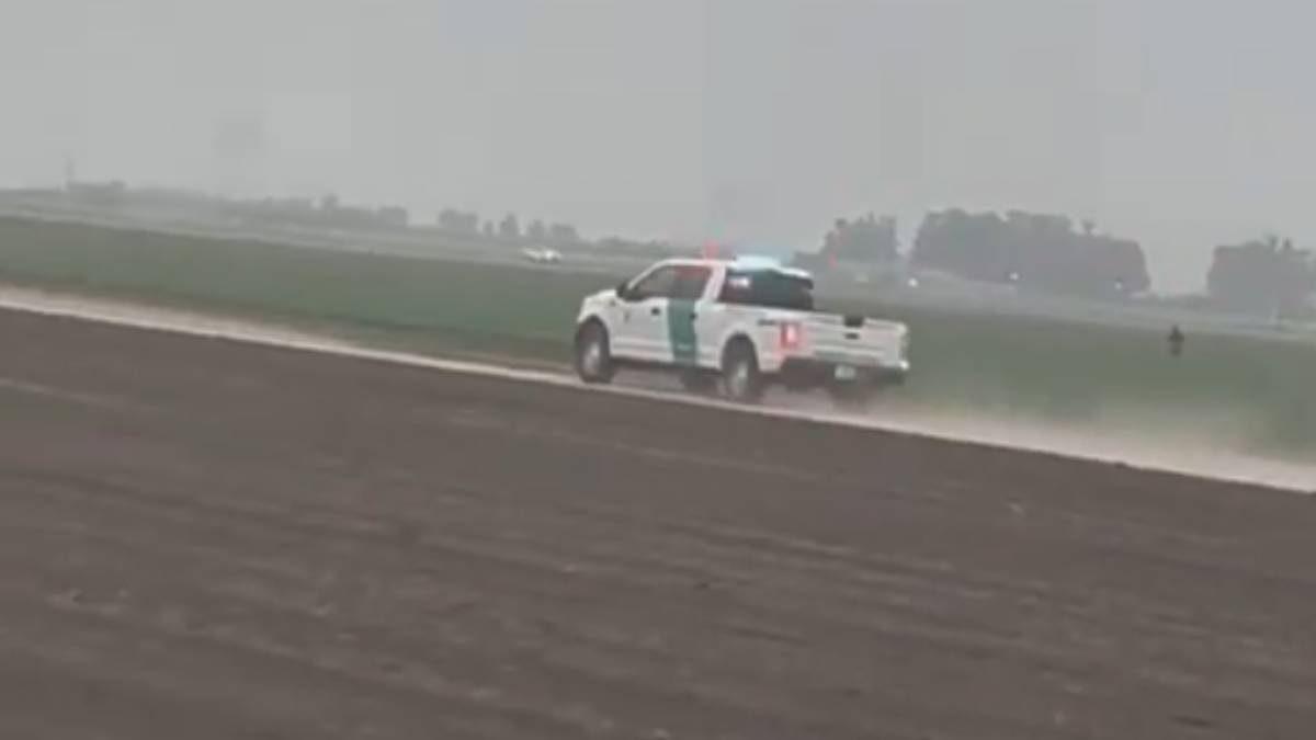 Agentes de ICE corren tras trabajadores en campos agrícolas de California