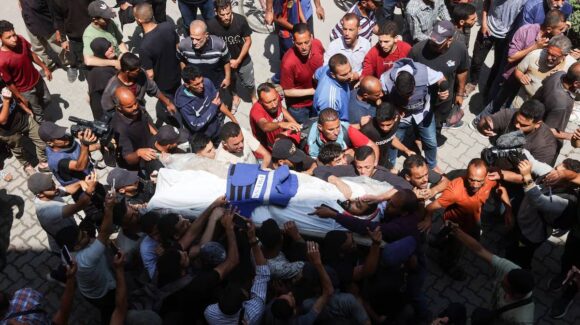 Cuatro periodistas palestinos mueren en bombardeo israelí contra hospital en Gaza