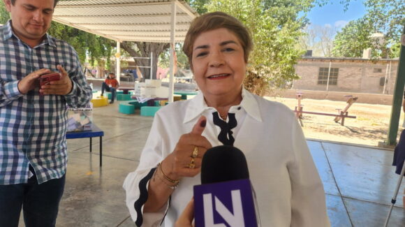 ‘Muy feliz de contribuir a la democracia’, alcaldesa de Guasave al votar por Poder Judicial