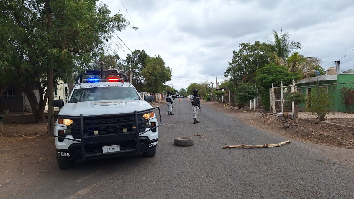 Armados arrojan explosivo y ponchallantas a la GN tras persecución en Culiacancito
