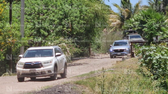 Aseguran dos vehículos con balazos tras operativo en San Pedro, Navolato