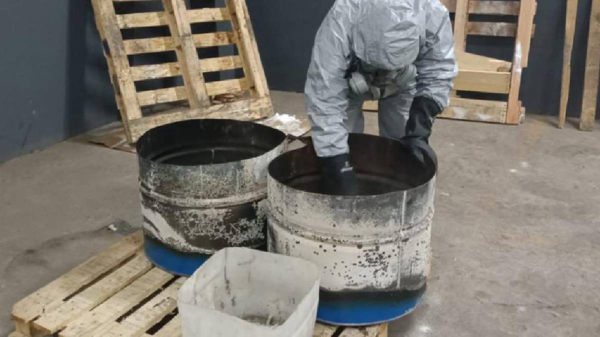 Autoridades aseguran laboratorios clandestinos de metanfetamina en Michoacán 