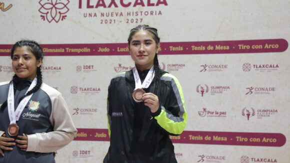 Sinaloense Camila Castro gana bronce en lucha de Olimpiada Nacional 2025