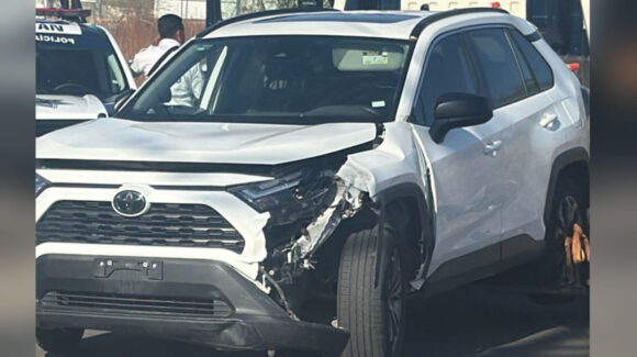 Localizan vehículo con reporte de robo en la zona norte de Culiacán