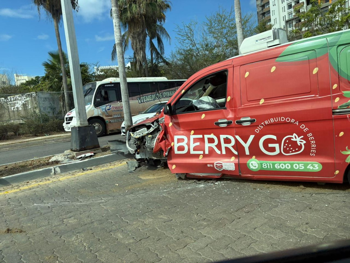 Choque de camioneta en Mazatlán