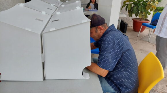 Ciudadanos cumplen como votantes y funcionarios en primeras elecciones inéditas en Salvador Alvarado