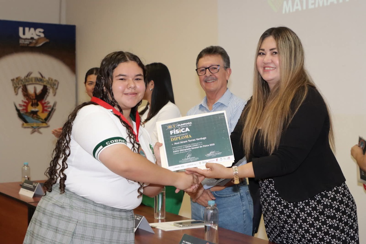 Cobaes jovenes ganadores de olimpiadas de matématicas y fisica