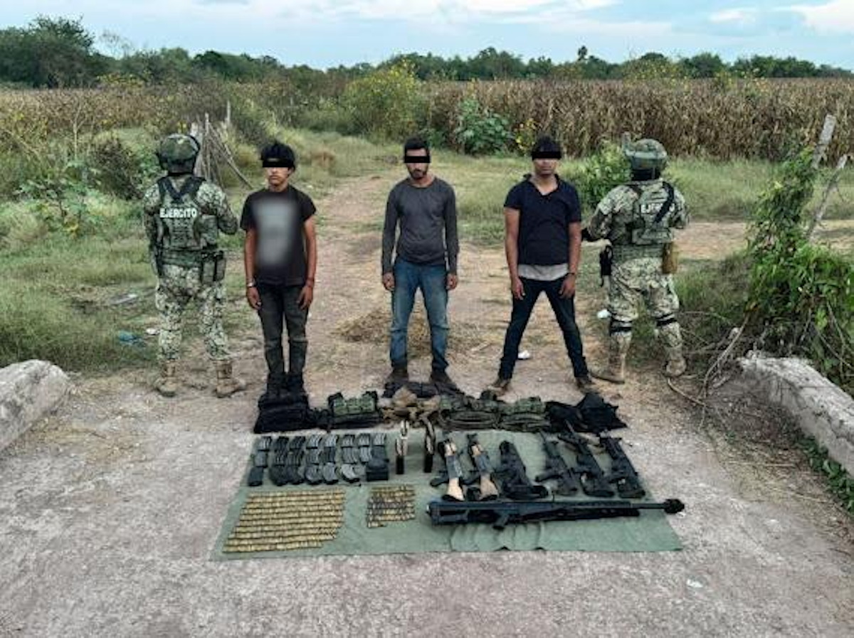 Detienen a tres personas y aseguran arsenal durante operativo en Elota, Sinaloa