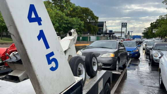 Durante lluvias en Culiacán elementos de la SSPyTM atendieron a cuatro conductores