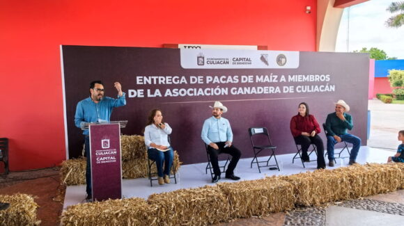 Entrega Juan de Dios Gámez 35 mil pacas a ganaderos de Culiacán y se compromete a institucionalizarlo