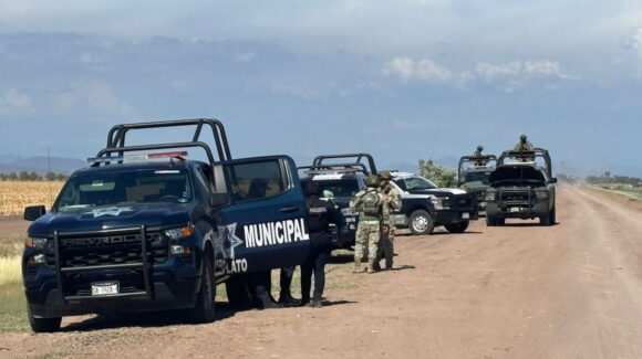 Envuelto en una sábana hallan sin vida a un hombre a lado de un dren en Villa Juárez, Navolato