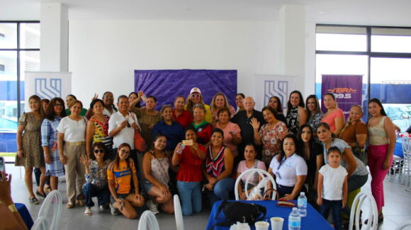 ¡Se va y se corre! HERSA encabeza juego de la Lotería en el Show de Mariconcho en Mazatlán