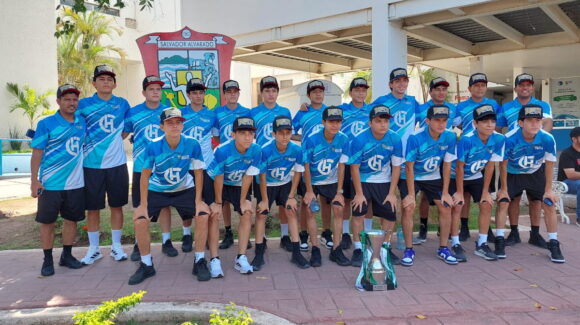 Jóvenes alvaradenses viajan a Toluca a cumplir su sueño; representarán a Sinaloa en torneo nacional de la FMF