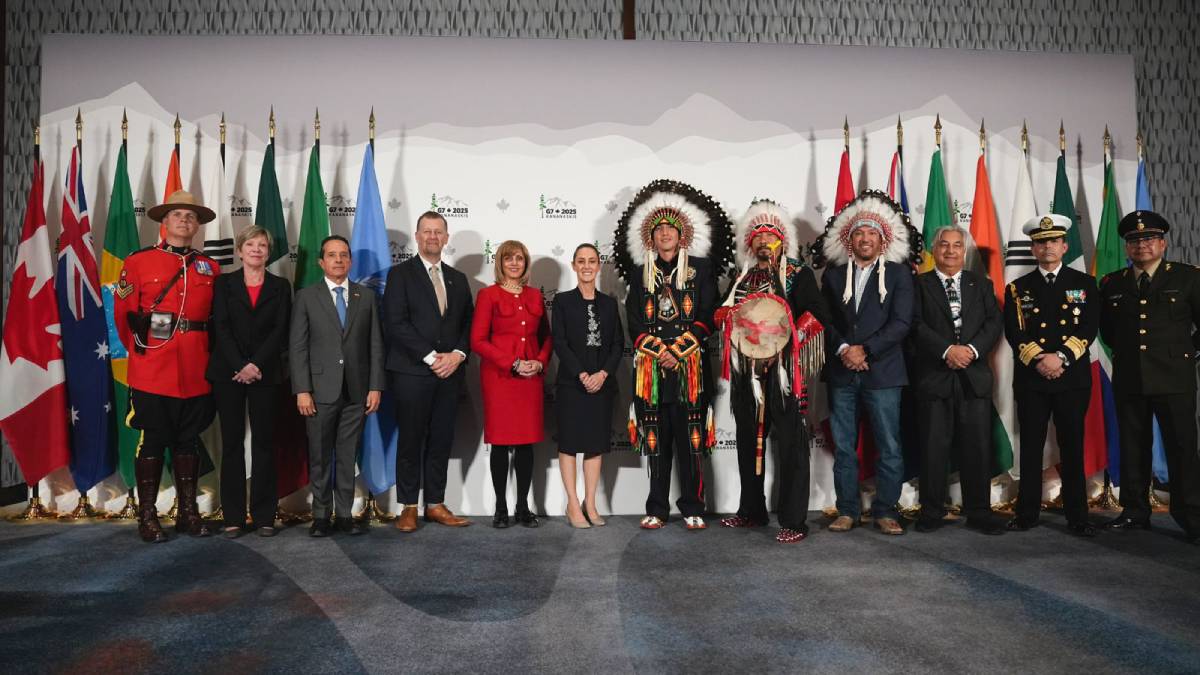 La presidenta Claudia Sheinbaum Pardo tras su llegada a la ciudad de Calgary.