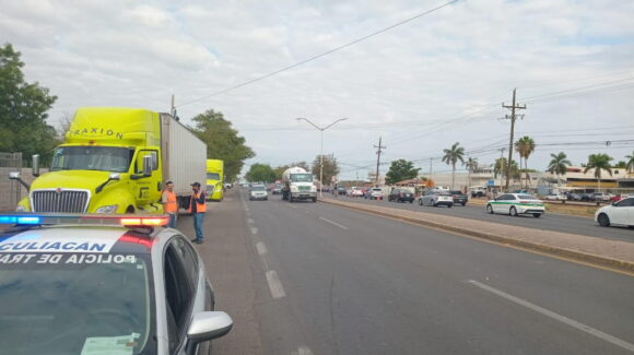 ¡Ya está liberada! Tras accidente de tráiler doble semi remolque abren la Culiacán-Navolato