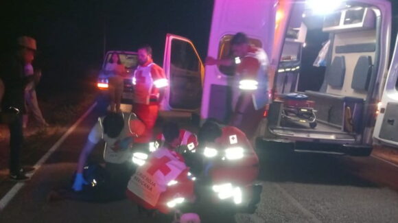 Menor de edad resulta herido al derrapar en su moto, en Guasave