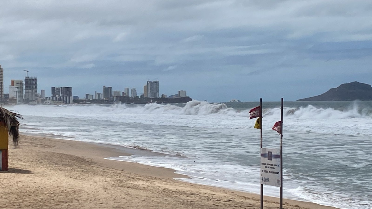 Oleaje alto en Mazatlán