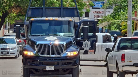 ¡Tenía cartuchos, cargadores y reporte de robo! Aseguran camioneta tras operativo en Culiacán