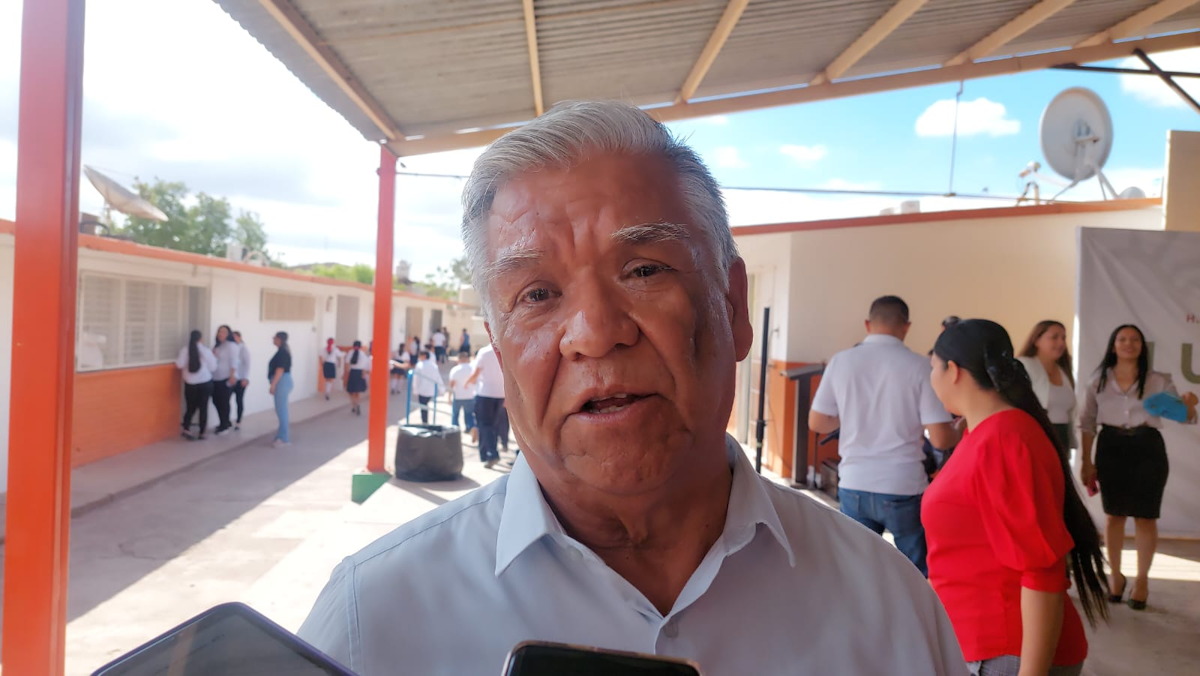 Pedro Salas Valenzuela, supervisor de la zona escolar 015, en la región del Évora