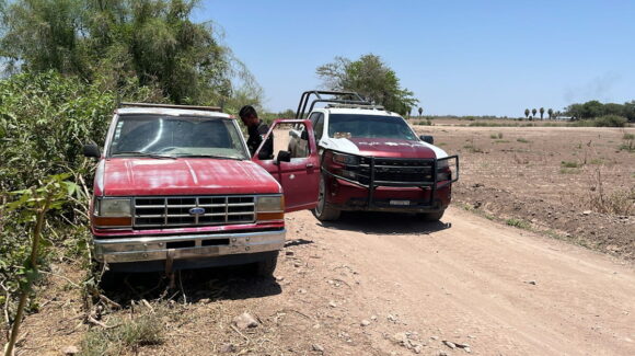 Policías de Ahome recuperan camioneta con reporte de robo