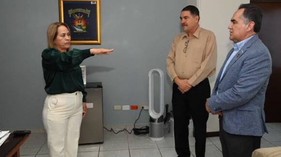 Madueña Molina toma protesta a integrantes de su nuevo gabinete para su segundo periodo al frente de la UAS