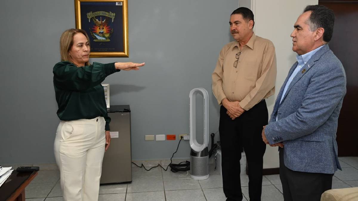 madueña toma protesta a su nuevo gabinete