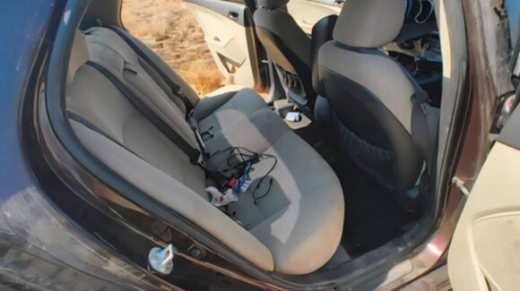 Recuperan 2 autos robados en Culiacán, uno de ellos con municiones