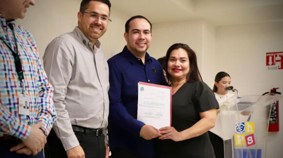 Salud y STASE entregan bases y recategorizaciones a 46 trabajadores del Hospital Pediátrico de Sinaloa