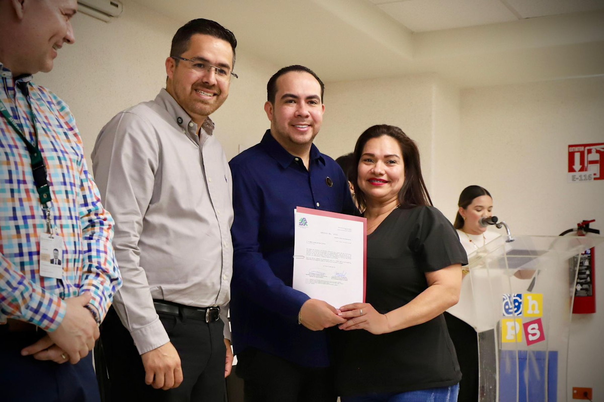 Salud y STASE entregan bases y recategorizaciones a 46 trabajadores del Hospital Pediátrico de Sinaloa