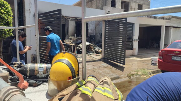 Se quema vivienda en el fraccionamiento Bosque del Pedregal en Los Mochis; solo hay daños materiales