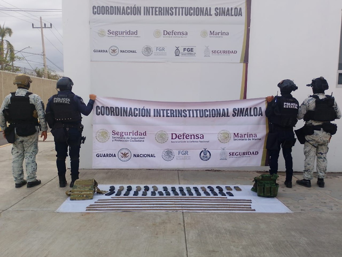 Tras persecución, aseguran vehículos, municiones y equipo táctico en Culiacán; los responsables huyeron