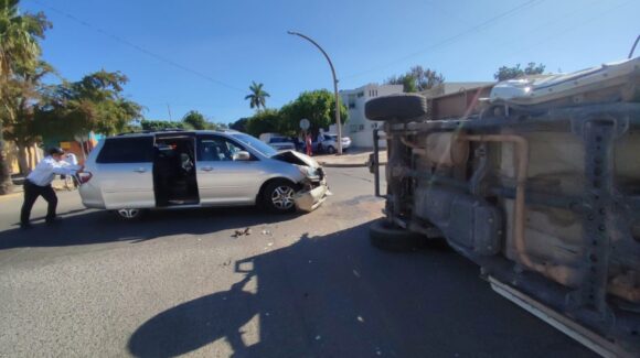 Dos lesionados deja accidente en el sector centro de Los Mochis