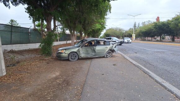 Aparatoso accidente sobre la Culiacán-Navolato deja una mujer lesionada