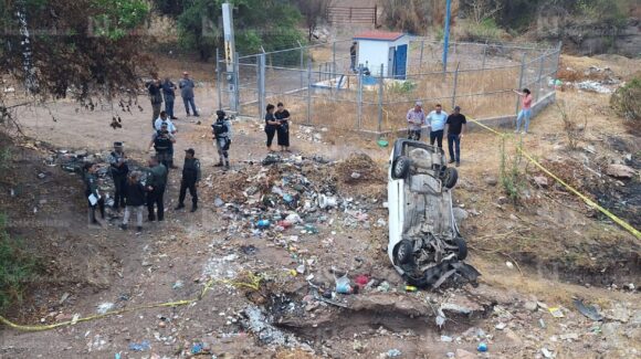 Padre e hijo se accidentan sobre la México 15, al norte de Culiacán, hay un fallecido