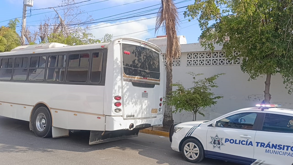 Adulto mayor resulta lesionado tras ser atropellado por camión urbano en Mazatlán