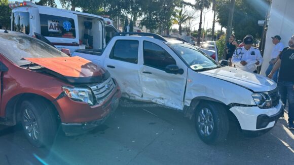Adulto mayor provoca accidente múltiple en el fraccionamiento Santa Teresa de Los Mochis