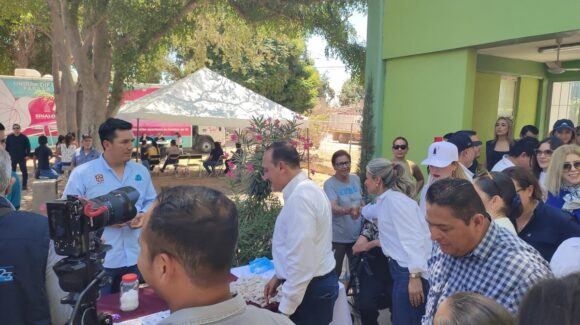 ¡Queremos agua en El Colorado! Niños dejaron de acudir a la escuela ante este problema, exponen pobladores a alcalde