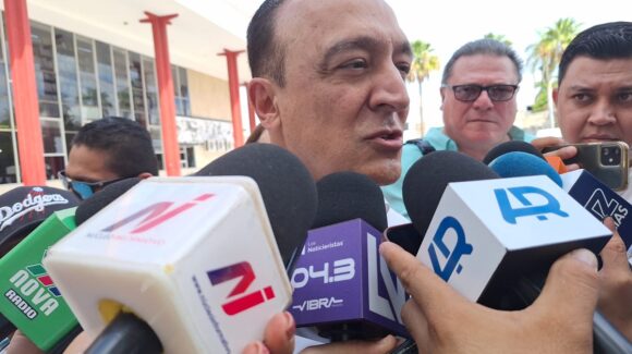 No existe la obligación de destituir a la síndica procuradora de Ahome tras ser vinculada a proceso